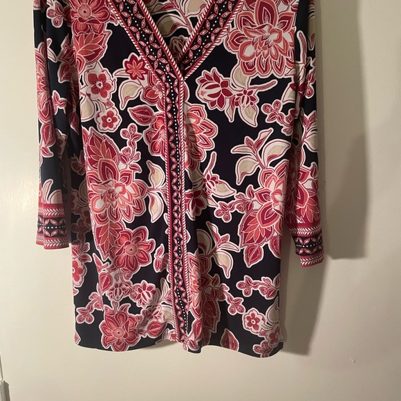 Jessica McClintock Flowy Top - Picture 2 of 7